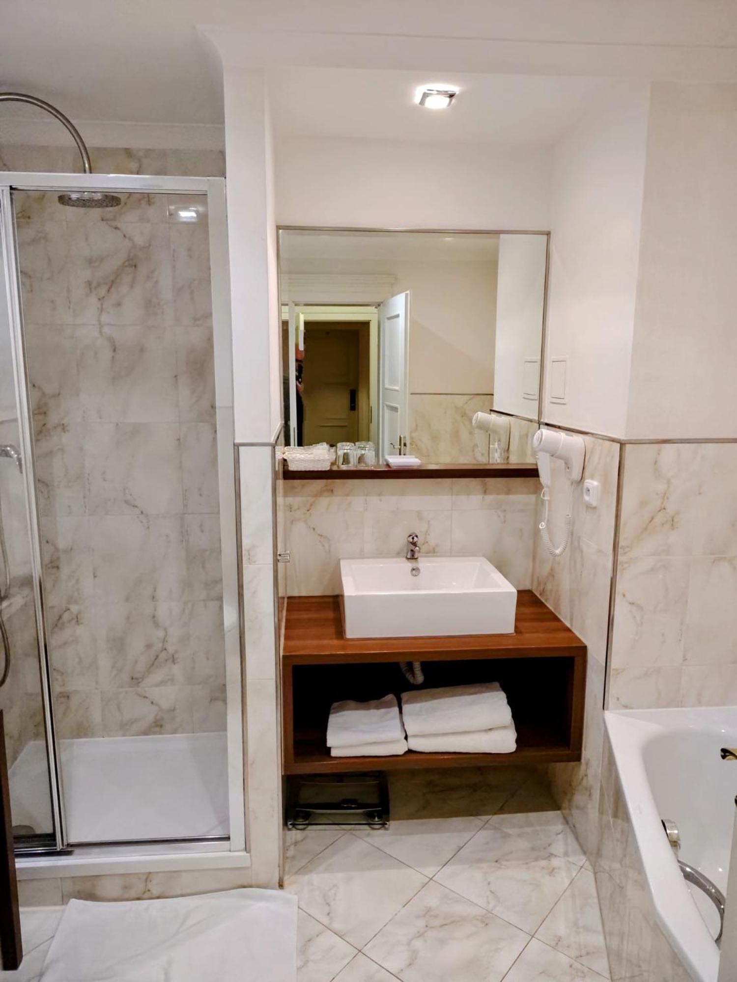 Hotel Embassy Karlsbad Eksteriør billede