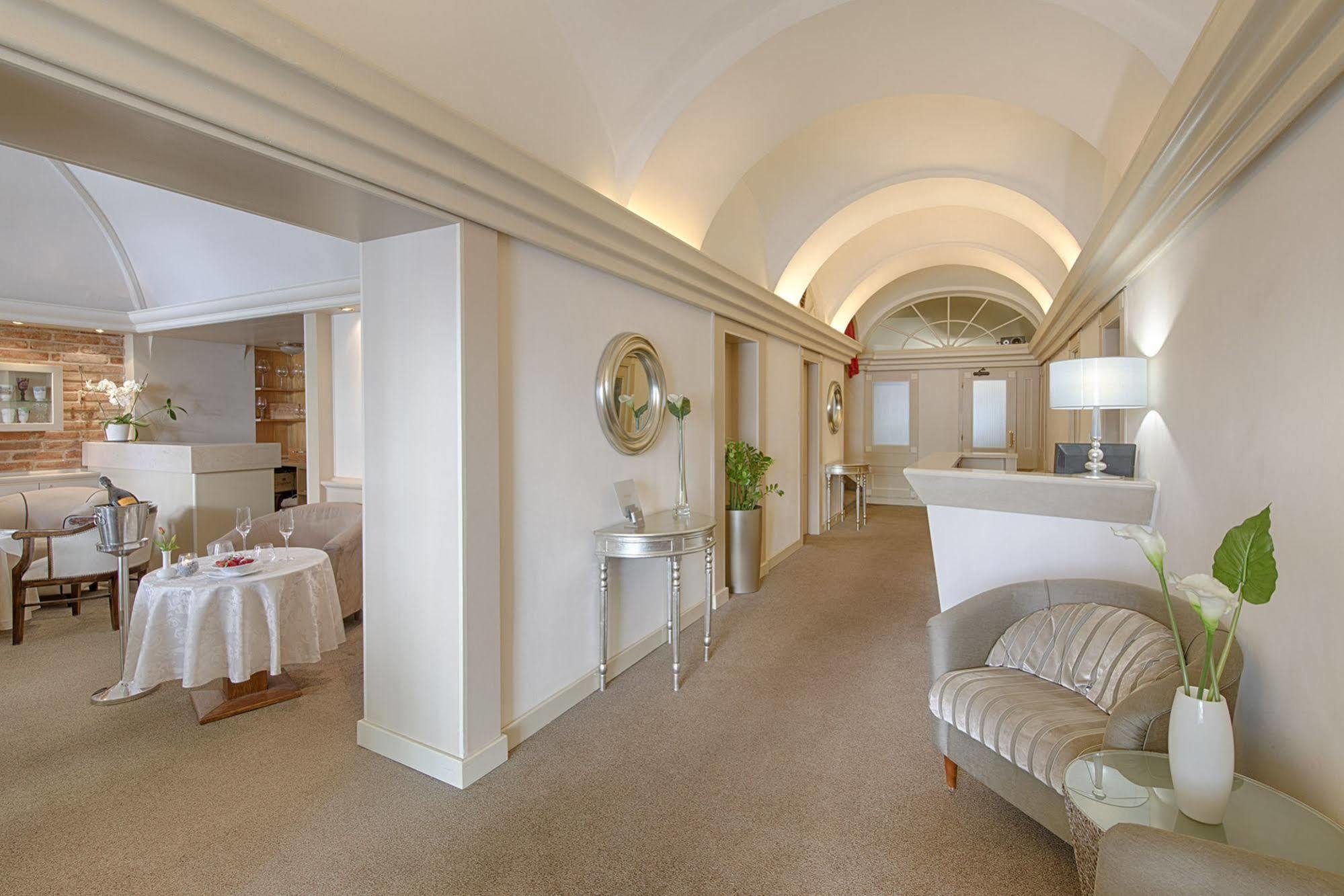 Hotel Embassy Karlsbad Eksteriør billede